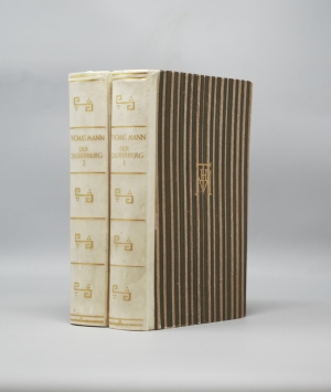 Los 3239 - Mann, Thomas - Der Zauberberg. 2 Bände. Berlin, S. Fischer, 1928. - 900 Exemplare in Halbpergament, signiert - 1 - thumb