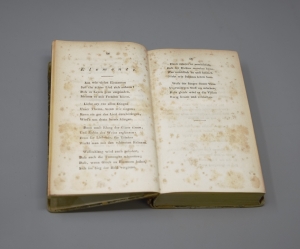 Los 2039 - Goethe, Johann Wolfgang von - West-oestlicher Divan. Stuttgart, Cotta, 1819. Erste Ausgabe in Druckvariante "TAlismane" - 4 - thumb