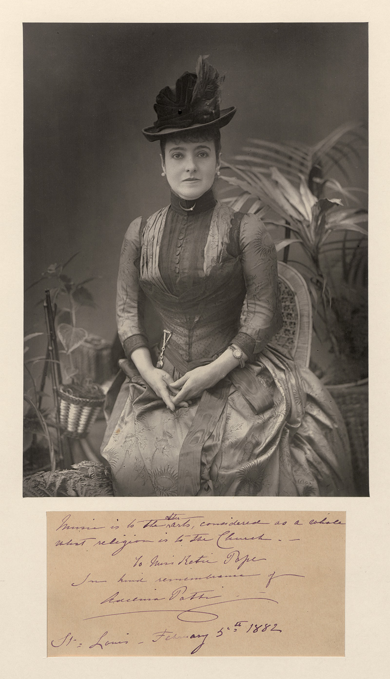 Lot 2645, Auction  127, Patti, Adelina, Großes Porträtfoto, zusammenmontiert mit einem Albumblatt. 1882